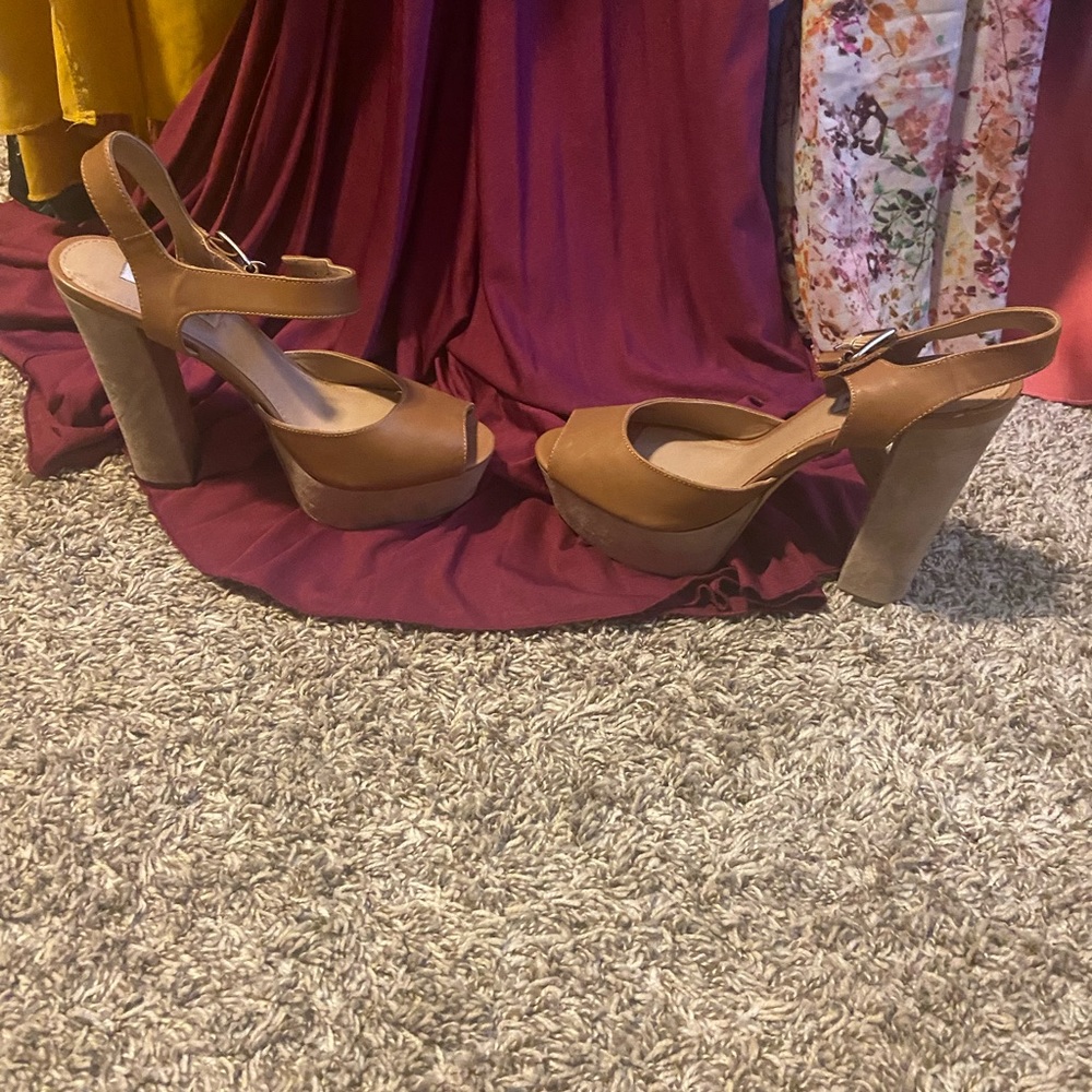 Brand New Never Worn Steve Madden Two-Tone heels